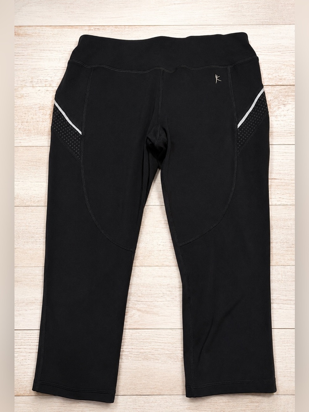 Danskin Now Leggings Size M (8-10) Black Fitted w/ Mesh Side Panels. Athletic